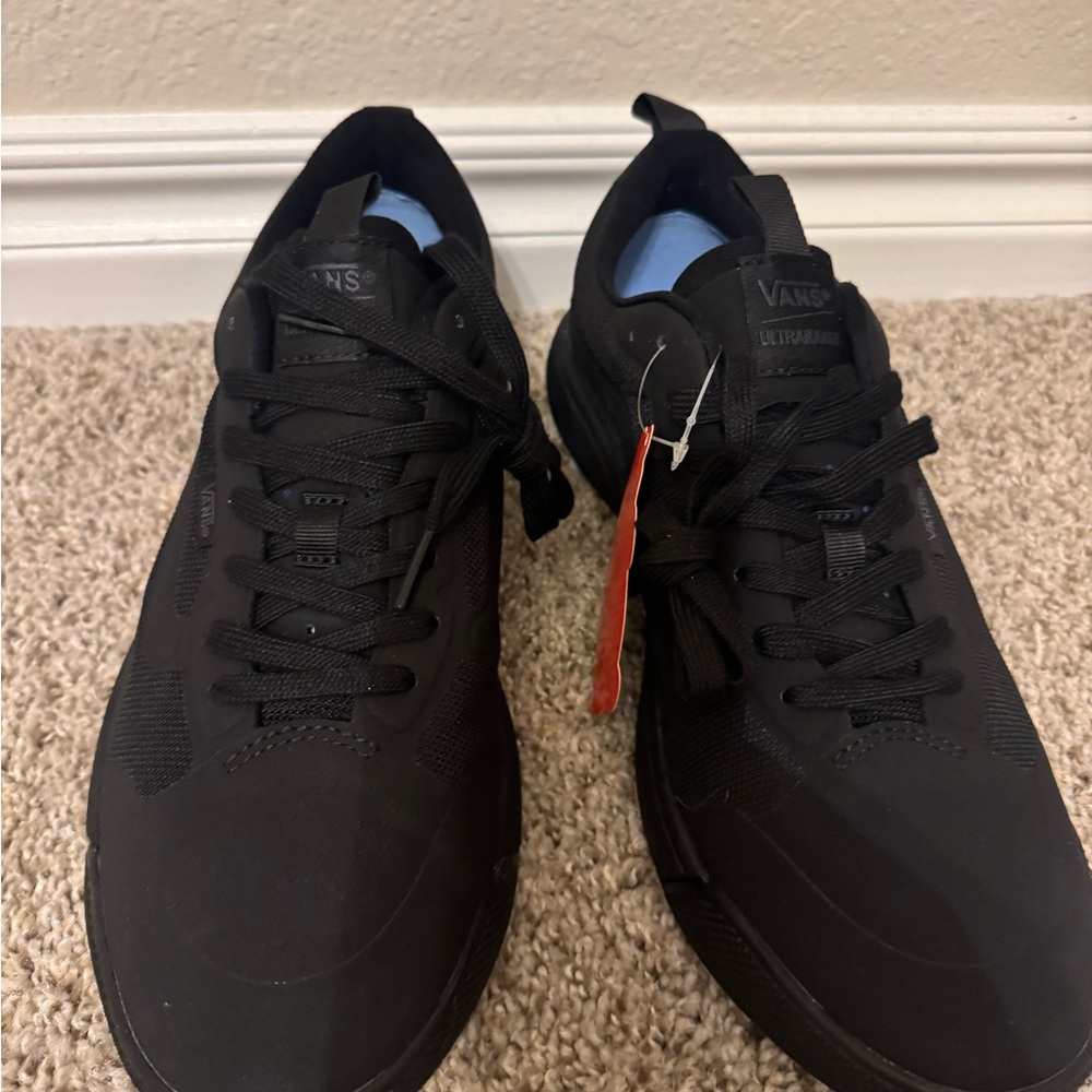 Brand New with tags Van’s MTE UltraRange Exo men’s 9.5